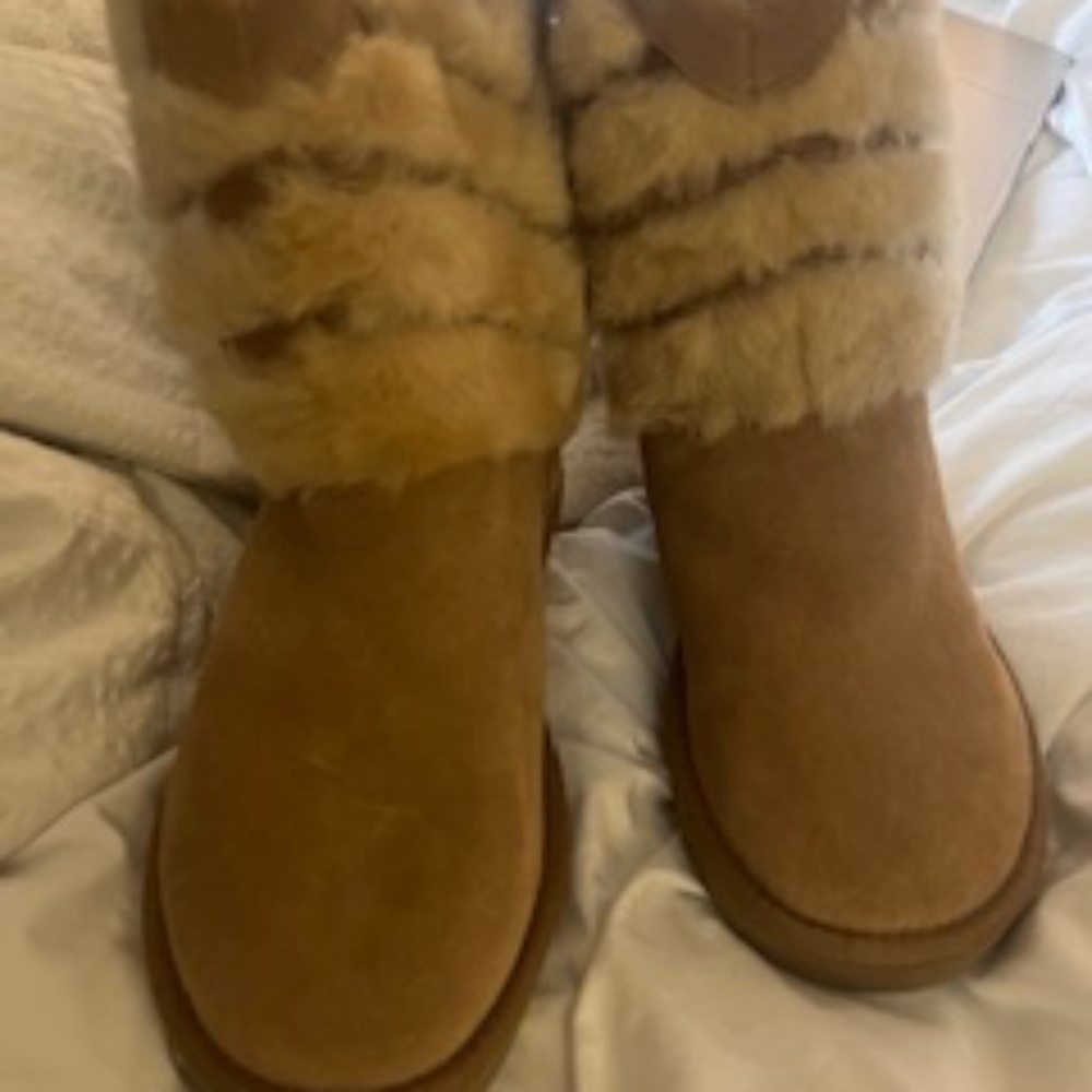 UGG Tania boots with genuine sherpa & chevron stripe detail Fits 6-7